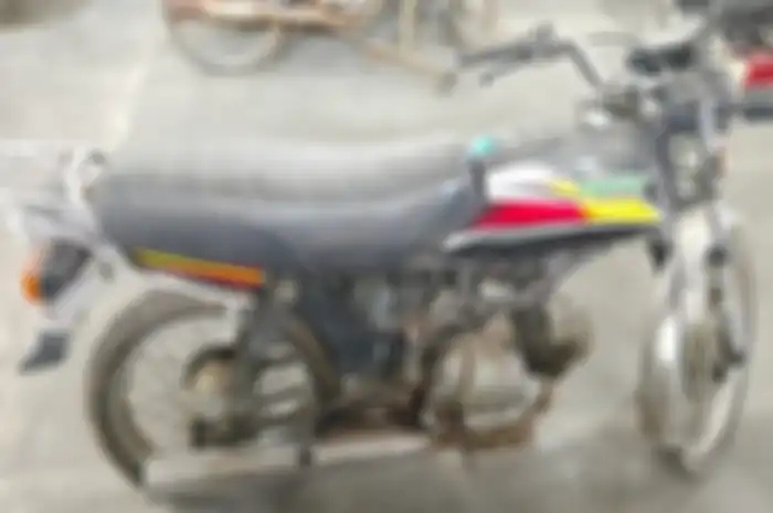 Sebuah motor murah, Honda Win dilelang Rp 2 jutaan, STNK BPKB komplit pajak hidup.