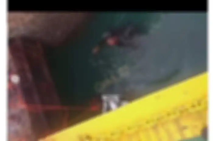 Honda Vario jatuh dari pelabuhan Tanjung Uban