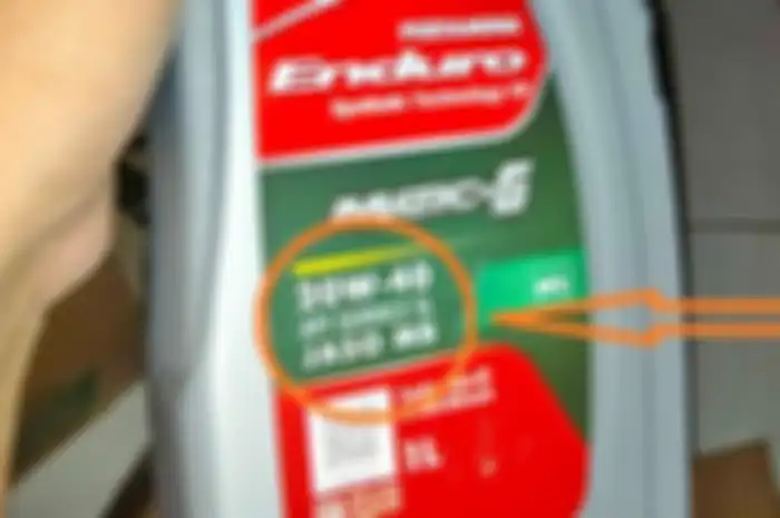 SAE20W-40 disebut oli kental cocok untuk motor lama atau lebih dari 3 tahun