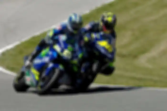 Momen Valentino Rossi mendahului Sete Gibernau sampai terjadi senggolan di Jerez tahun 2005. 