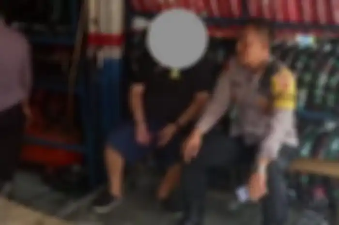 Polisi mendatangi bengkel viral di Sentul yang getok harga ke pemotor Honda Genio.