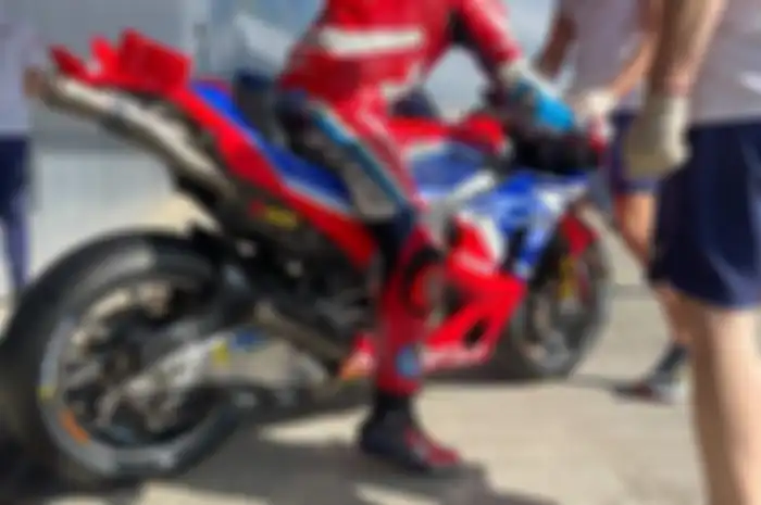 Pada tes MotoGP Spanyol di sirkuit Jerez (1/5), Stefan Bradl mulai menguji Honda RC213V yang menggunakan sasis Kalex. Bagaimana hasilnya?
