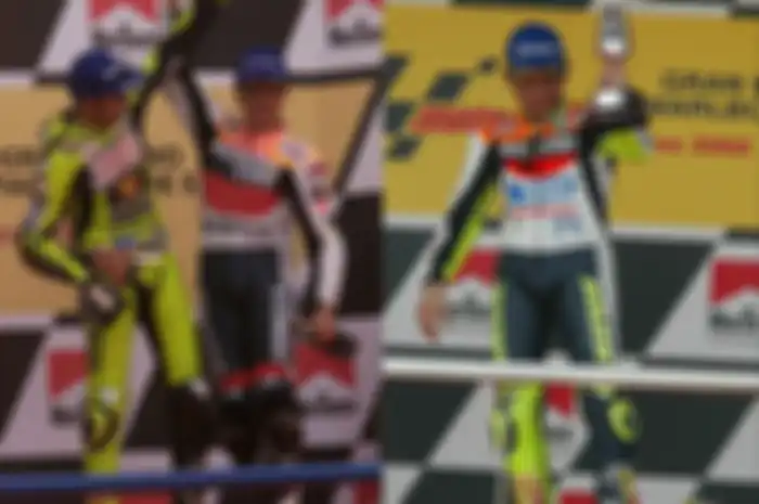 Trofi MotoGP Spanyol bentuk denah sirkuit Jerez (kiri) saat Valentino Rossi dan Alex Criville naik podium di 2001 dan trofi baru di MotoGP Spanyol 2002 ditunjukkan Valentino Rossi saat naik podium (kanan)