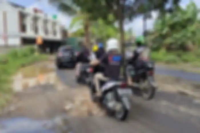 kondisi jalan rusak di Provinsi Lampung pada Rabu (3/5/2023).