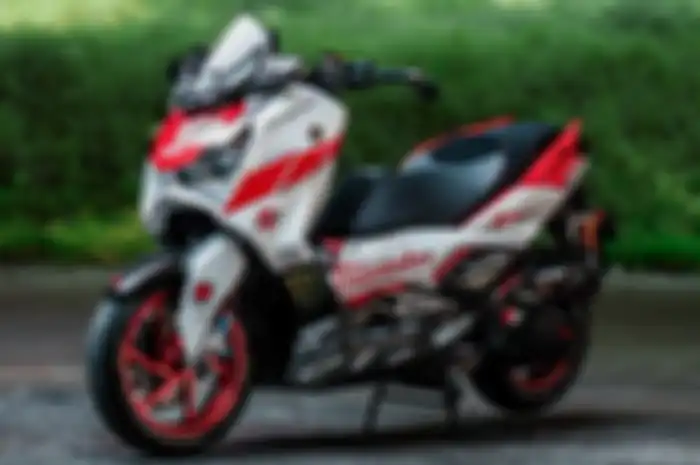 Yamaha XMAX modifikasi garapan Rifky Hidayat