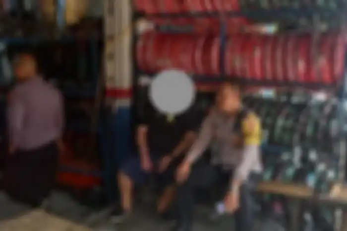 Bengkel Hen's Motor di Sentul Bogor didatangi polisi karena viral getok harga servis jutaan rupiah.