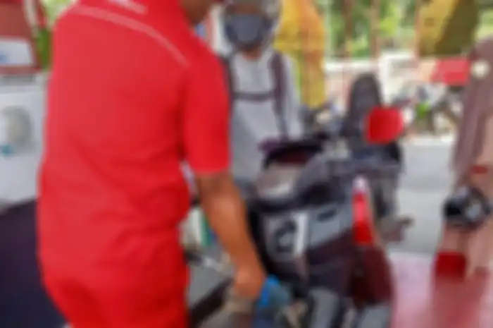 Meski lubang tangki bensin di depn seperti Yamaha NMAX tetap engendara harus turun