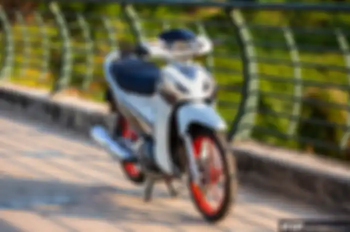 Kece nih, modifikasi motor Supra Bapak bergaya Vietnam Look. Kelir bodi elegan, kaki-kaki bikin segan.