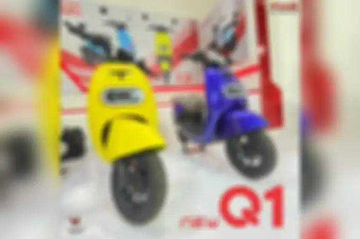 Varian warna motor murah bertenaga listrik Viar Q1, yaitu kuning dan ungu.