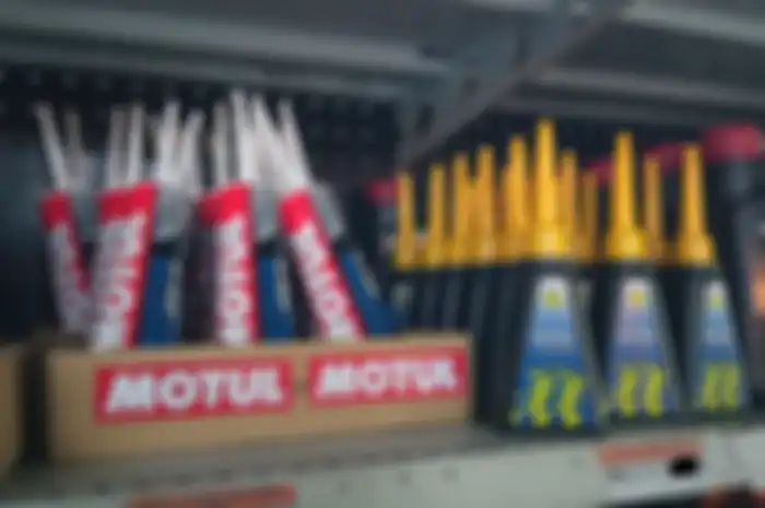 Oli gardan merek terkenal untuk motor matic, ada Motul dan Eni.