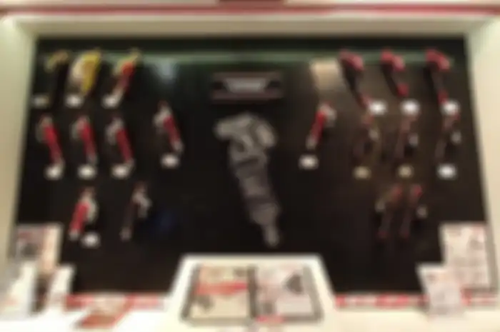 Ilustrasi sokbreker motor murah keluaran YSS untuk beragam motor matic.