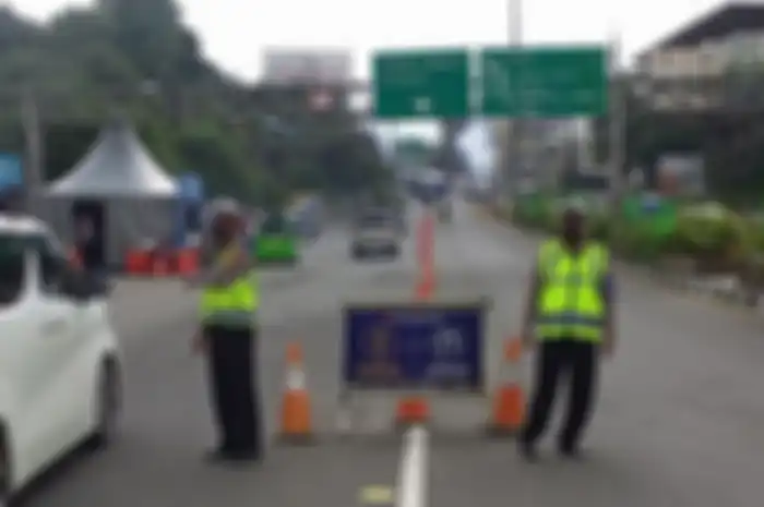 Ciri polisi yang dilengkapi surat tilang manual