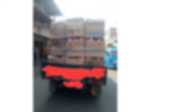 Botol oli bekas diangkut mobil pickup dicurigai akan diisi ulang 