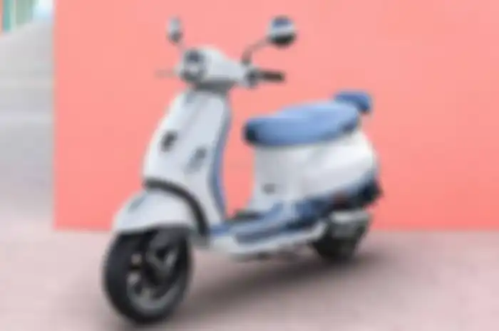 Vespa Dual tampil manis dengan warna two tone cocok buat gen Z.