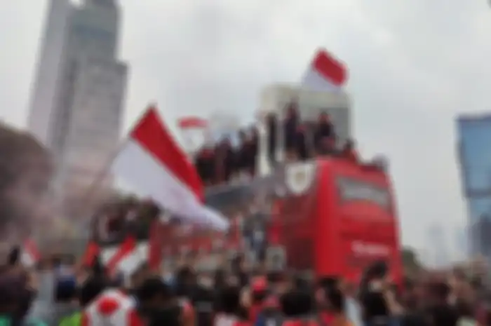 Keren, arak-arakan Timnas Indonesia U22 dan Atlet SEA Games 2023 di Jakarta. Ada konvoi motor juga!