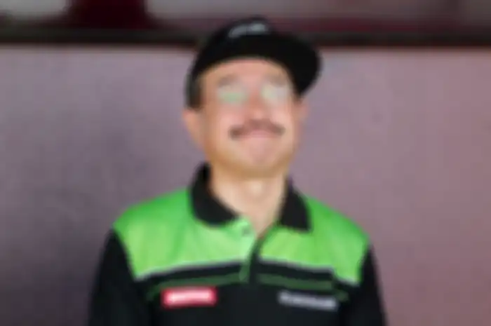 Jin Inoue, Presiden Direktur PT. Kawasaki Motor Indonesia (KMI) yang suka dengan balapan off-road, tak takut becek-becekan. 