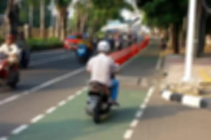 Pemotor di jalan nekat lawan arah, bikers harus tahu bahaya lawan arah.