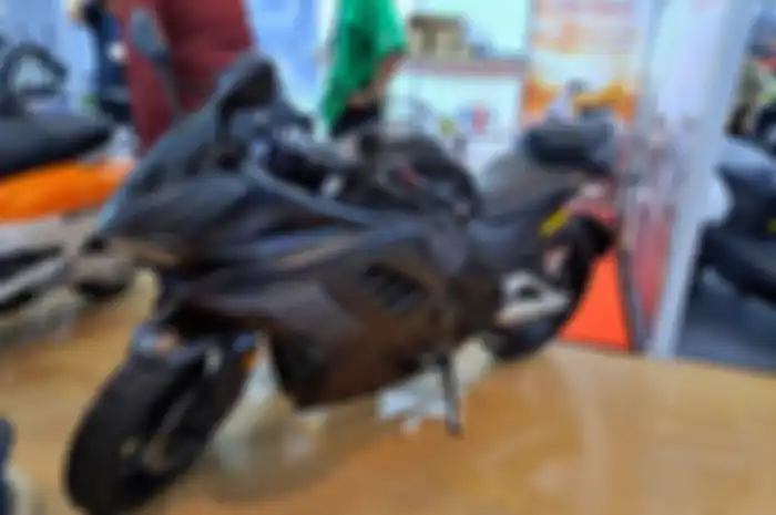 Motor murah buatan China mirip Kawasaki ZX-25R