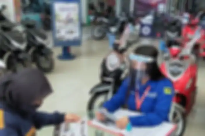 Waspada oknum sales nakal saat proses pembelian motor baru di dealer. (ilustrasi)