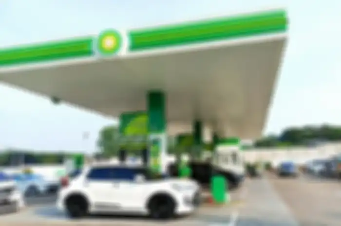 Kabar gembira, beli bensin bp Ultimate dari bp-AKR bisa gratis 2 liter.