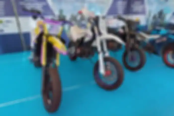 Modifikasi motor Yamaha WR 155 R di event SHELL bLU cRU Yamaha Enduro Challange 2023 di Lapangan Klidon, Sleman, DI Yogyakarta, Minggu (28/5/2023). 