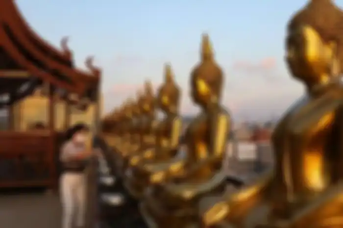 Agama Buddha menyebar ke Indonesia diperkirakan sudah terjadi sejak awal abad Masehi. Semakin masif saat Kerajaan Sriwijaya berdiri.