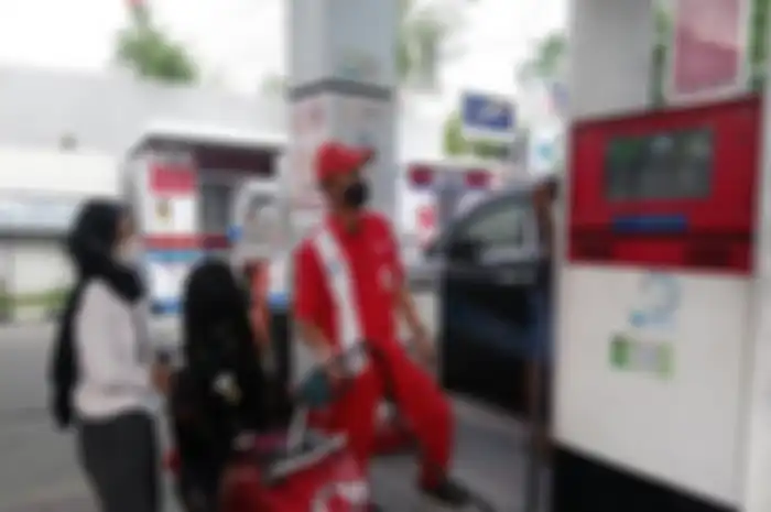 Ilustrasi motor isi bensin. Harga Pertamax turun, dibanderol Rp 13 ribuan di wilayah ini.