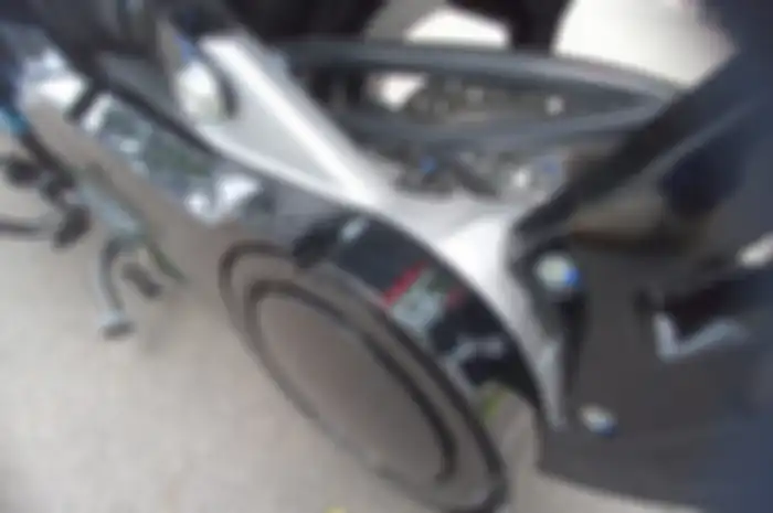 Penggerak motor listrik Alva Cervo memiliki cara kerja yang mirip CVT di motor matic. Oli gardan juga ternyata juga dibutuhkan. 