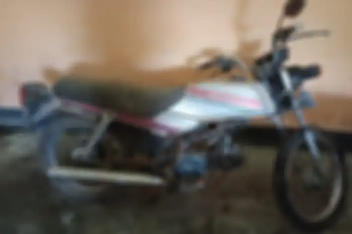 Buruan sikat motor murah Honda Win dilelang Rp 600 ribuan, surat-surat ada.