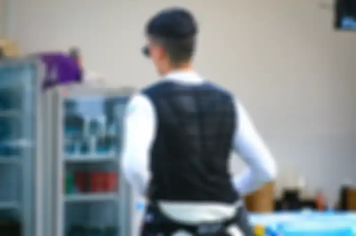 Cool Vest atau rompi pendingin yang banyak digunakan pembalap mobil. Tren yang tidak ada di balap motor. 