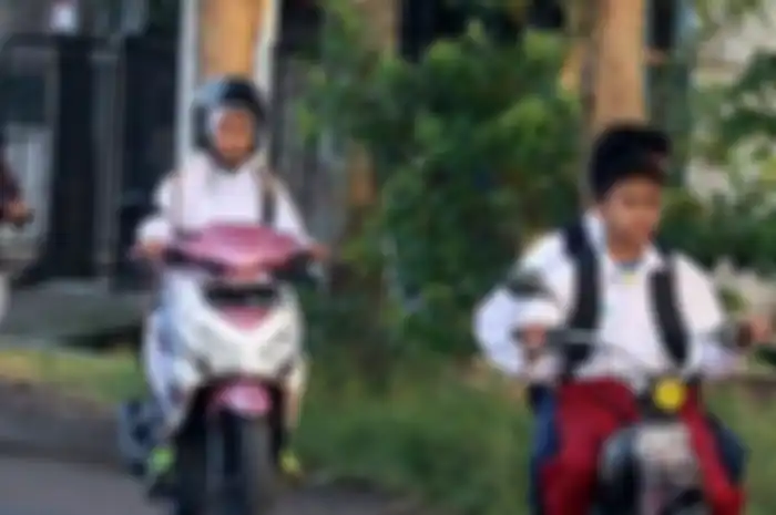 Gawat pelajar semakin banyak yang naik motor ke sekolah, polisi kasih himbauan hukuman penjara 4 bulan.