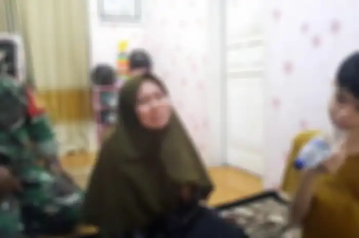 Kisah Siti Aisyah, eks tenaga kerja wanita atau TKW asal Karawang membawa pulang anak majikannya viral di media sosial. 