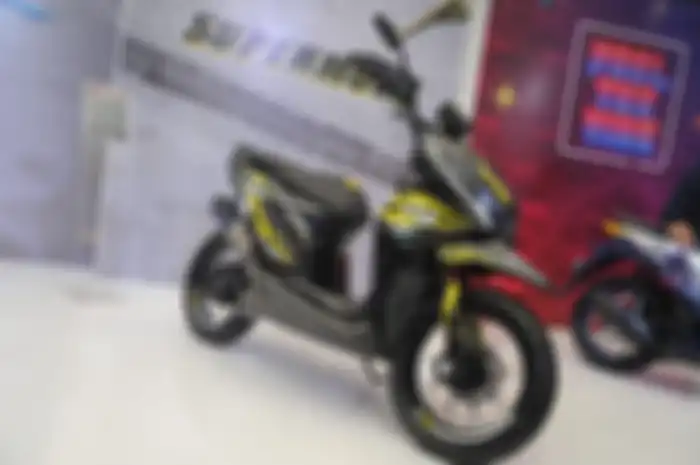 Keren nih, modifikasi motor Honda BeAT Street bergaya supermoto. Pakai upside down dan pelek jari-jari.