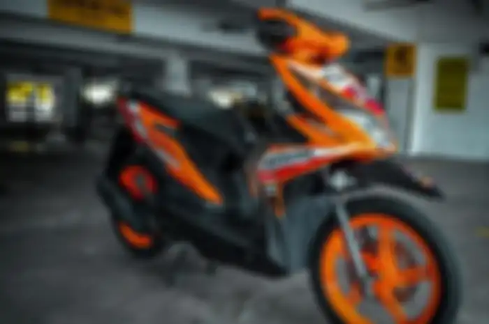 Wow, modifikasi motor Honda BeAT berdandan ala motor Marc Marqeuz. Tapi kok pakai nomor pembalap lain?