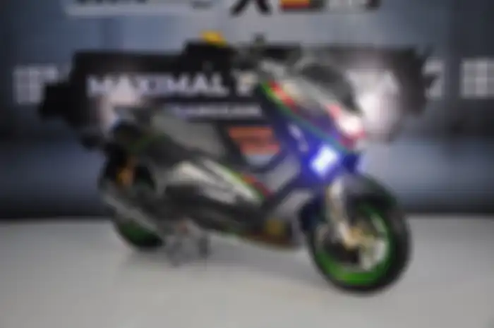 Mewah banget modifikasi motor Yamaha NMAX dengan tema Gucci.