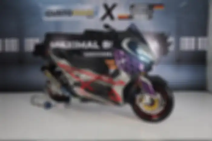 Mewah banget modifikasi motor Yamaha XMAX yang bertabur part mewah ini.