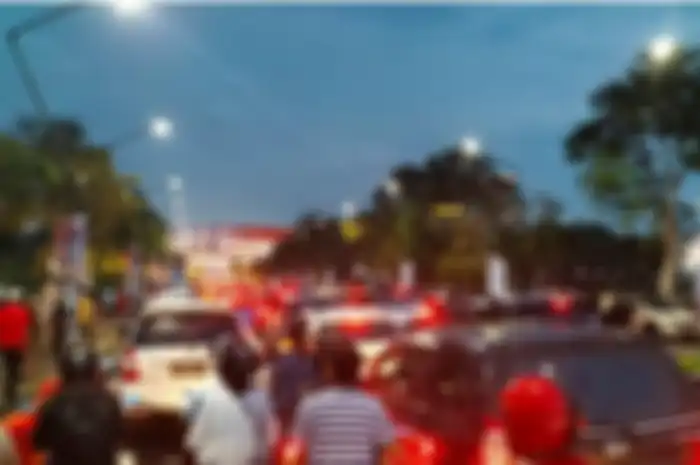 Ribuan mobil dan motor padati SUGBK, Senayan, Jakarta Pusat nonton laga Fifa Matchday Indonesia vs Argentina, Senin (19/6/2023).