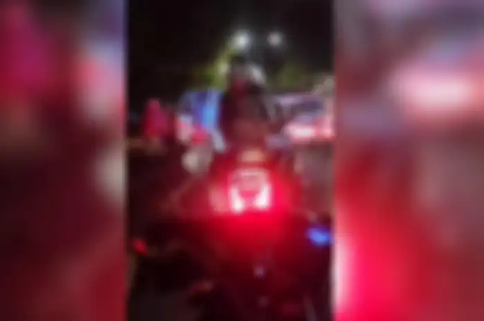 Moge sengaja pakai sirine dan strobo saat melintas di jalan Kramat Jati, Jakarta Timur, bisa kena denda Rp 250 juta.
