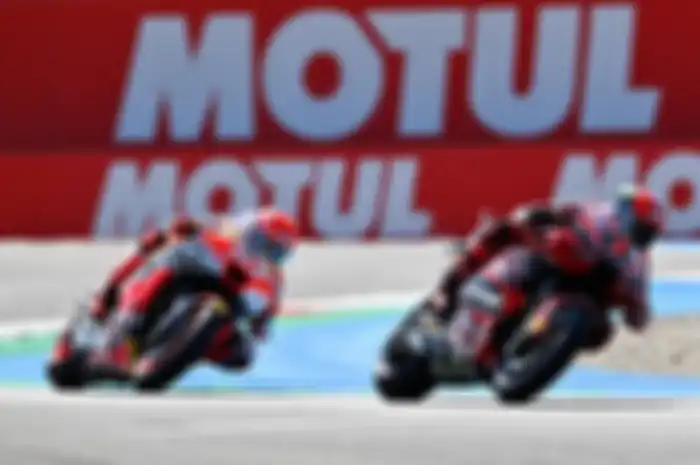Ilustrasi Francesco Bagnaia (kanan) dan Marc Marquez (kiri) simbol adu kekuatan perang pole position di MotoGP Belanda, Italia atau Spanyol yang banyak pole position di sirkuit Assen MotoGP Belanda