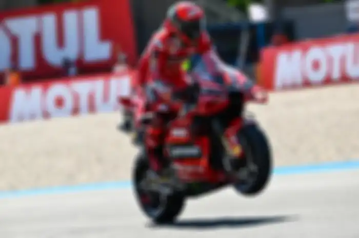 Francesco Bagnaia (Ducati Lenovo) menangkan balapan MotoGP Belanda 2023, Aleix Espargaro beruntung.