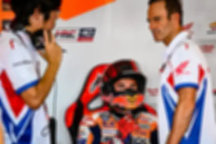 Marc Marquez bersama manajer tim Repsol Honda Alberto Puig, salah siapa tak ada yang berani larang Marc Marquez?