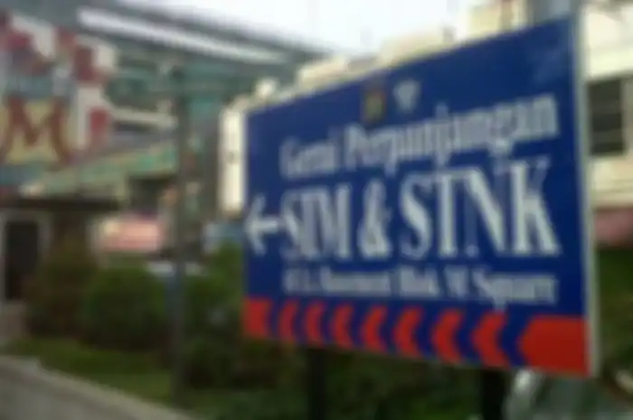Khusus warga DKI Jakarta yang pajak motornya jatuh tempo pada bulan Juni 2023 berkesempatan dapat doorprize satu unit motor listrik.