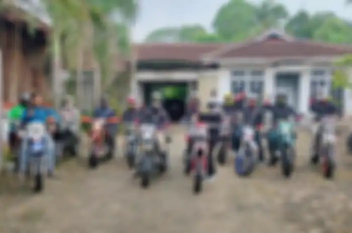 KRACKER touring naik supemoto menuju Sumatra