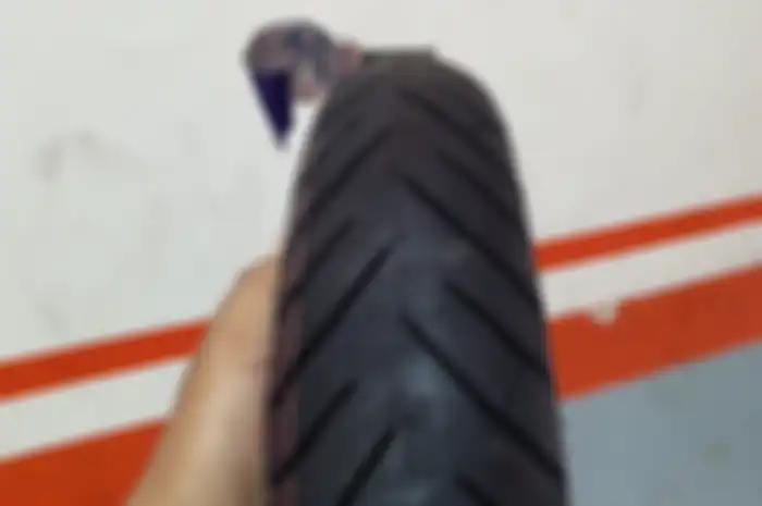 Unik, rahasia ban motor murah asal India diklaim anti bocor meski bukan ban tubeless.