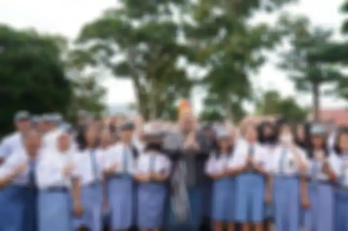 Anak sekolah SMA menjadi salah satun target bansos PKH tahap 3, lumayan nominalnya Rp500.000 sekali cair.