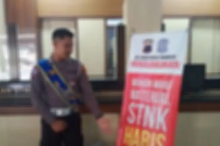 Informasikan blanko STNK kosong oleh Kanit Regident Satlantas Polres Purworejo, Briptu Bayu Tri Aji