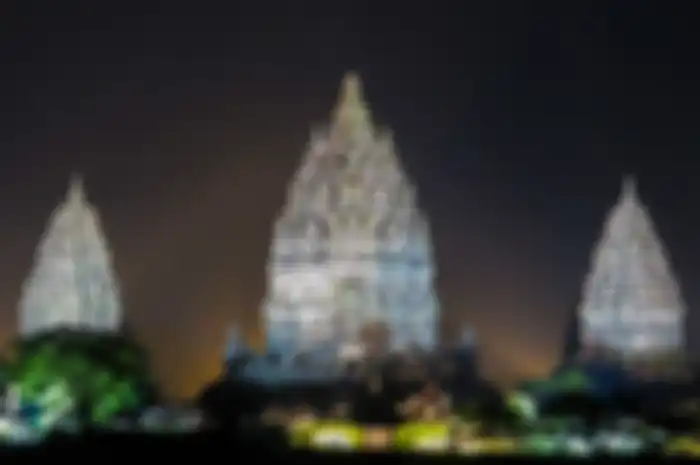 Candi Prambanan dibangun pada abad ke-9 Masehi di zaman Raja Mataram Rakai Pikatan.