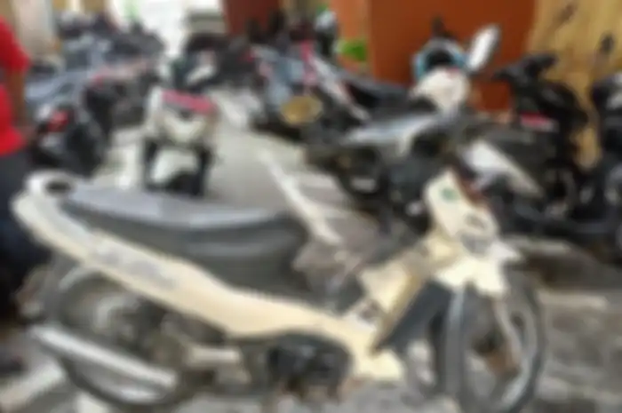 Motor murah Honda Supra X bekas Dinas Kesehatan dilelang Rp 3,7 jutaan dilengkapi STNK dan BPKB lokasi Madiun, Jawa Timur.