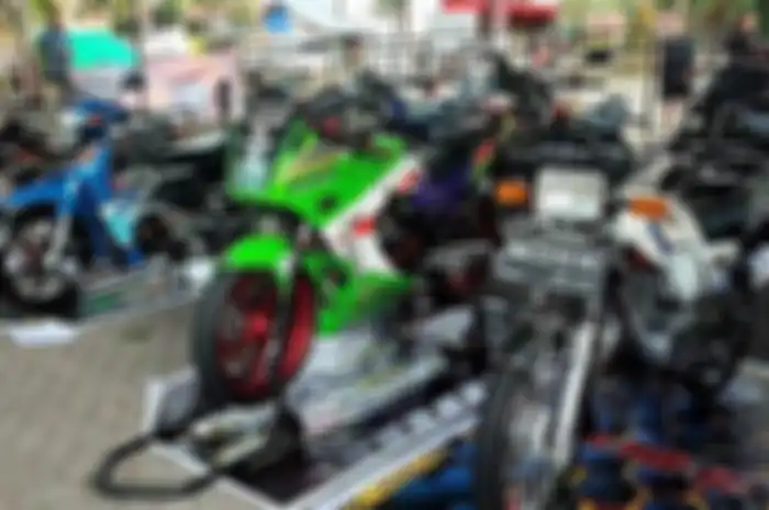 Keren-keren gaya modifikasi motor brother di Gorontalo. Dari motor 2-tak hingga motor matic ikutan pamer di kontes modifikasi motor ini.