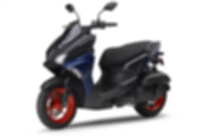 Motor matic kembaran Yamaha NMAX rilis versi baru. Tampang mirip Yamaha TMAX namun punya dek rata. 